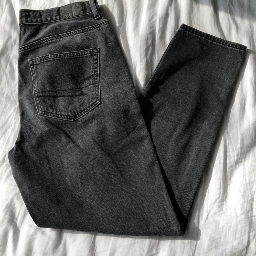 AMERICAN EAGLE MOM JEAN